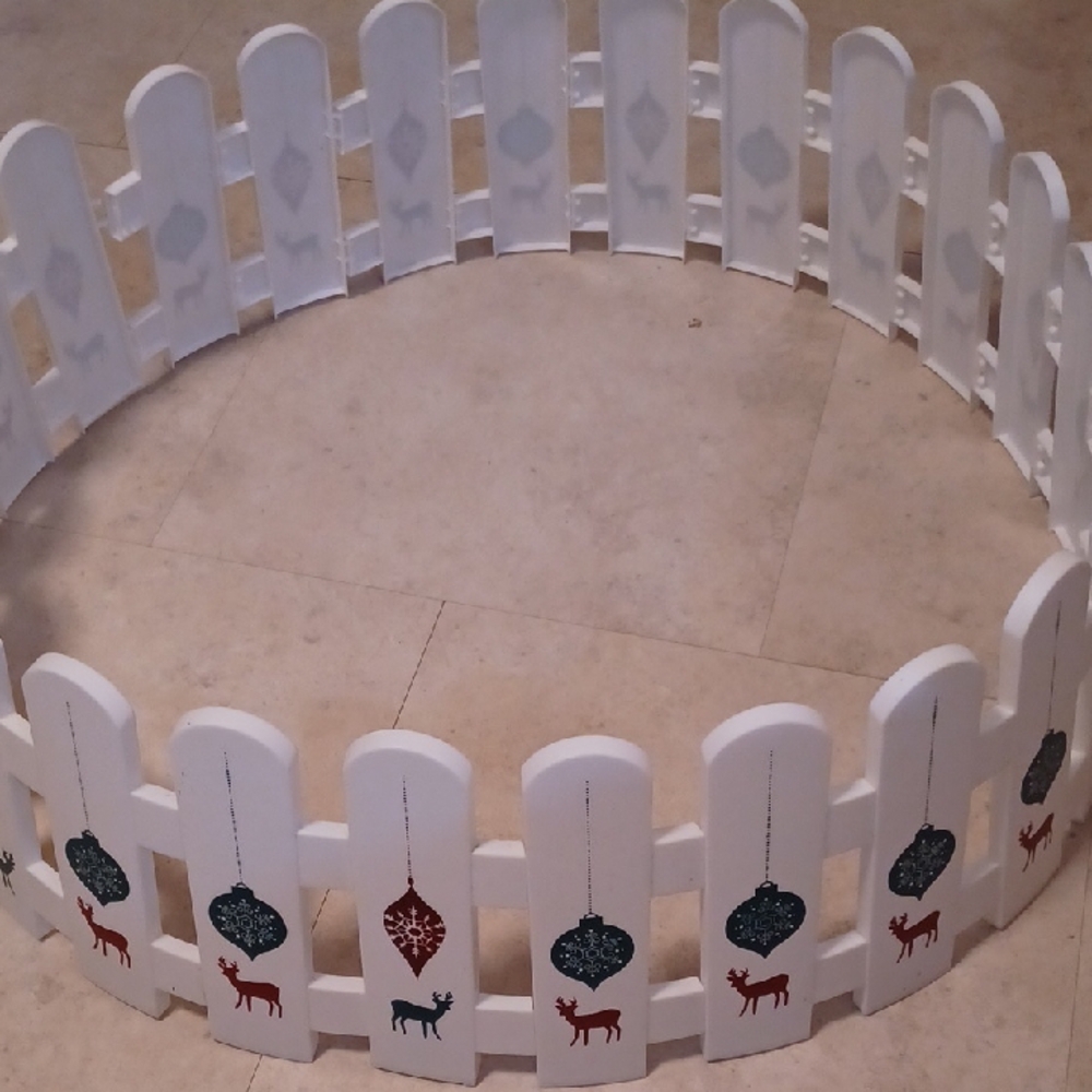 Holiday White Fence Tree Skirt Decor with Red and Green Accents - Picture 5 of 6